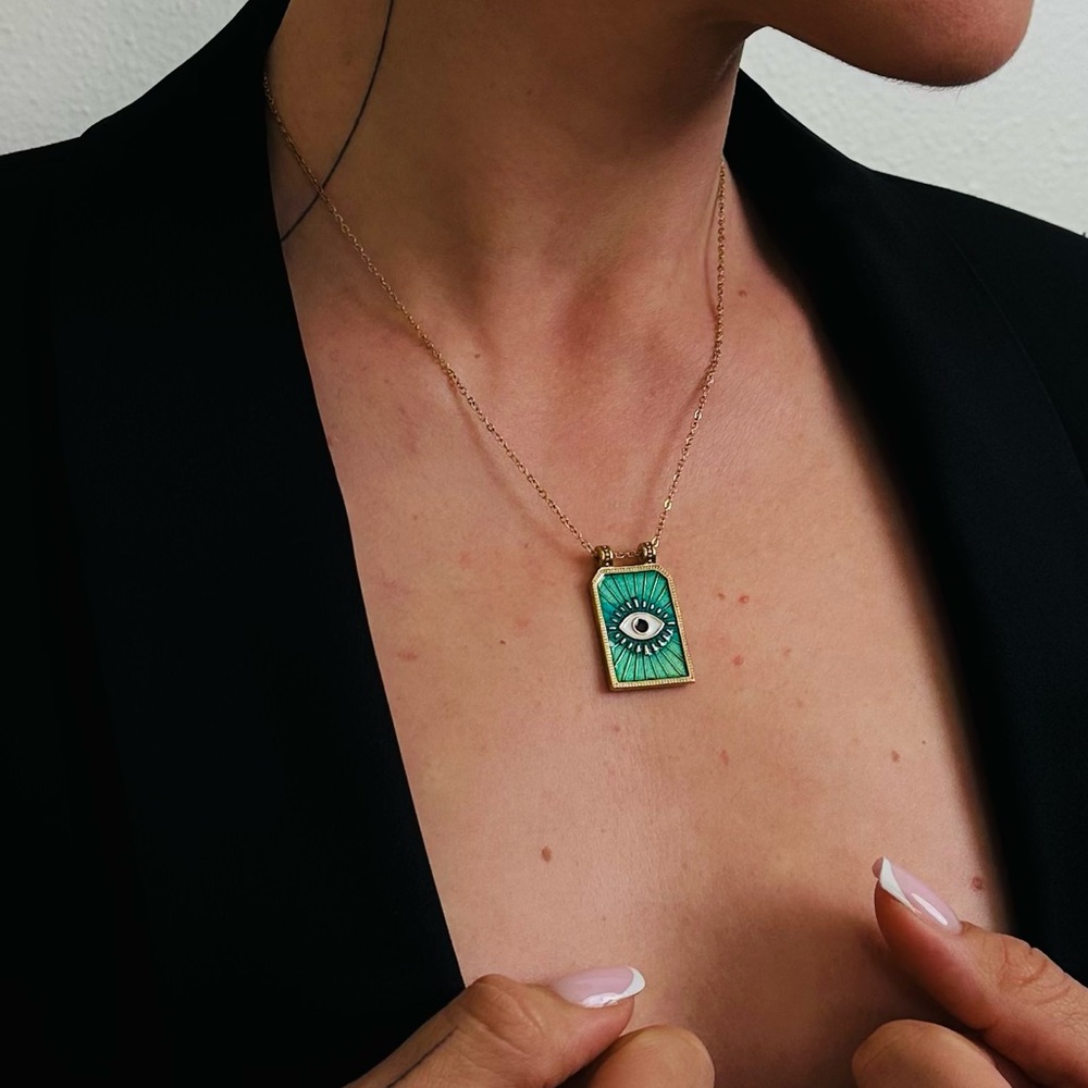 New Emerald Green and Gold Pendant Necklace with Delicate Chain